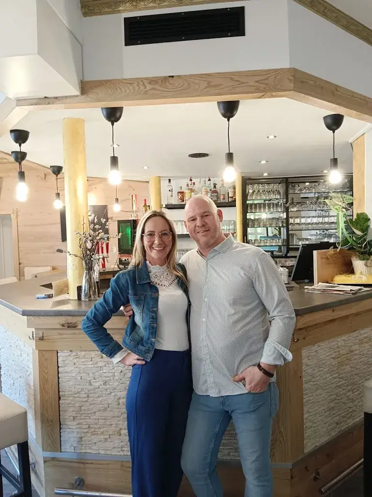 PAPIJO CAFE-LOUNGE-BAR_Griffen_slider_image_3