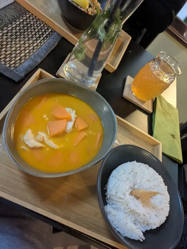 Kathy Vela_Angkoon_Hörtendorf_recensione