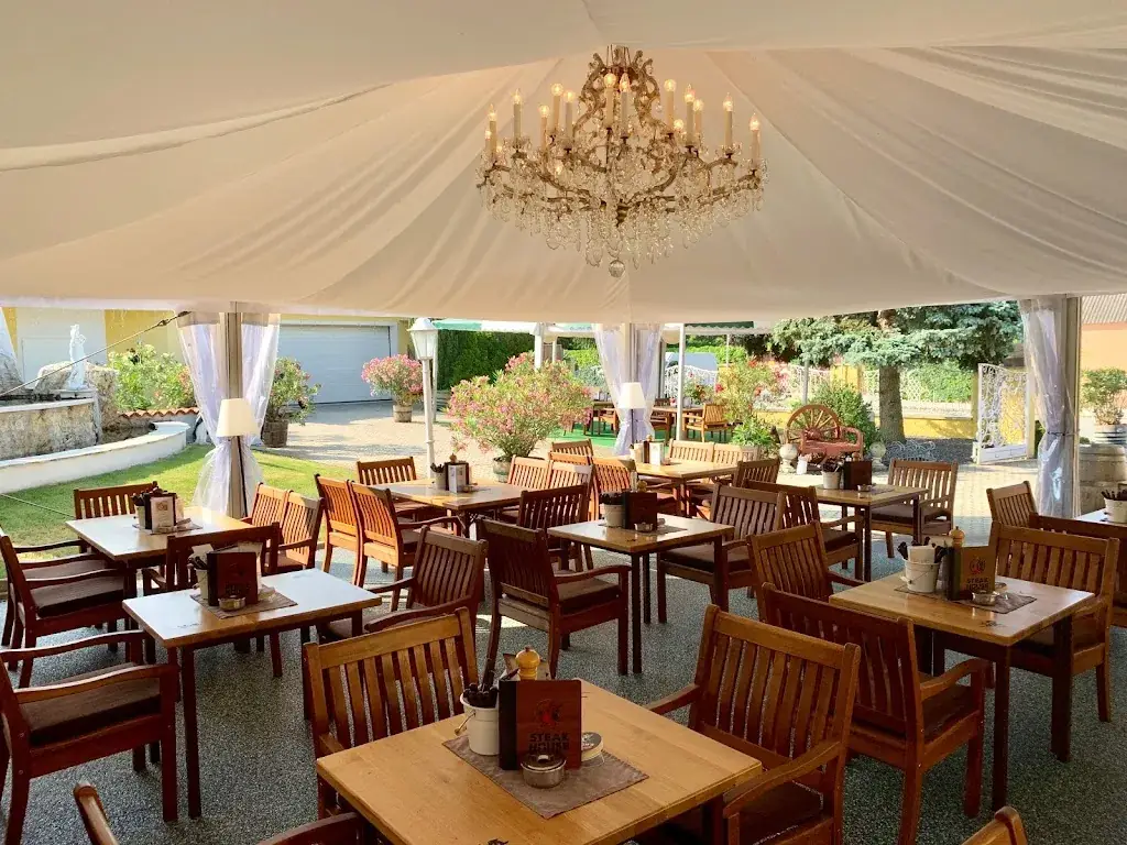 LADICH'S STEAK-HOUSE Parndorf Restaurant - The Original SINCE 1997 restaurant à Bruckneudorf