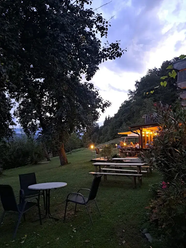 Katharina L._Buschenschank Buchsbaum_Keutschach am See_review