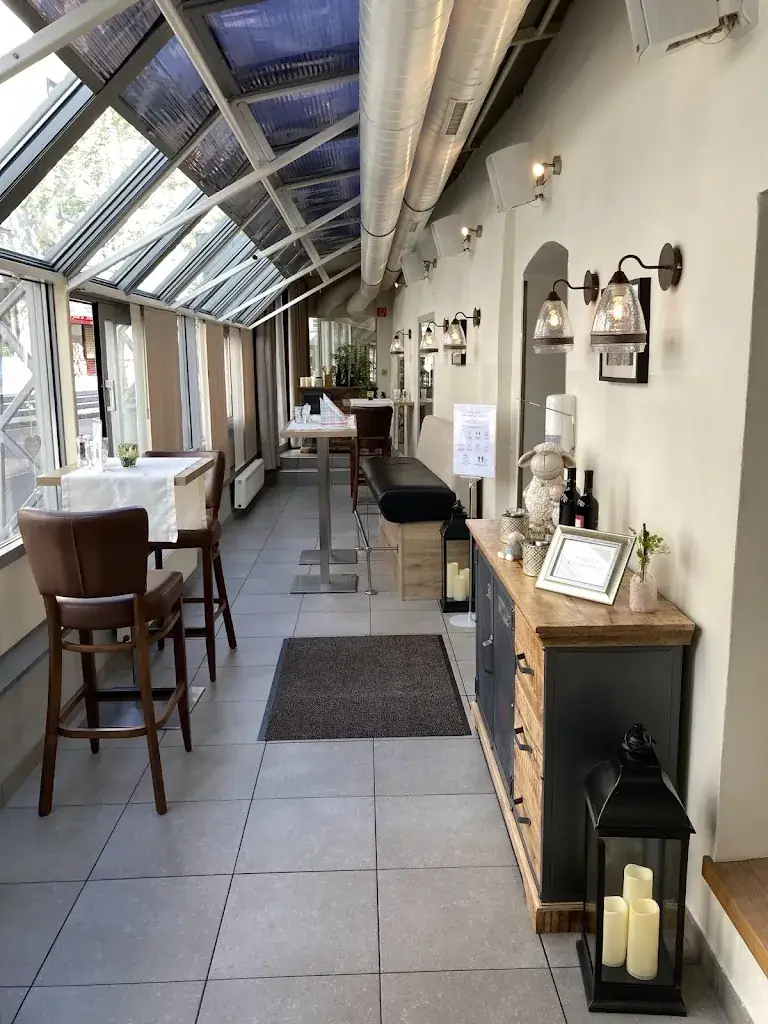 Lena Kaminski_Restaurant Goldenes Lamm Villach_Landskron_avis