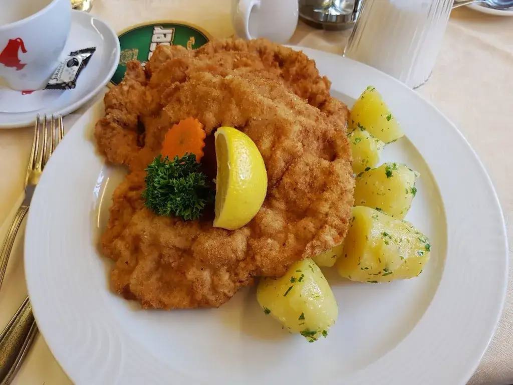 mihai şerban_Cafe-Restaurant Reiter_Kötschach_recensione