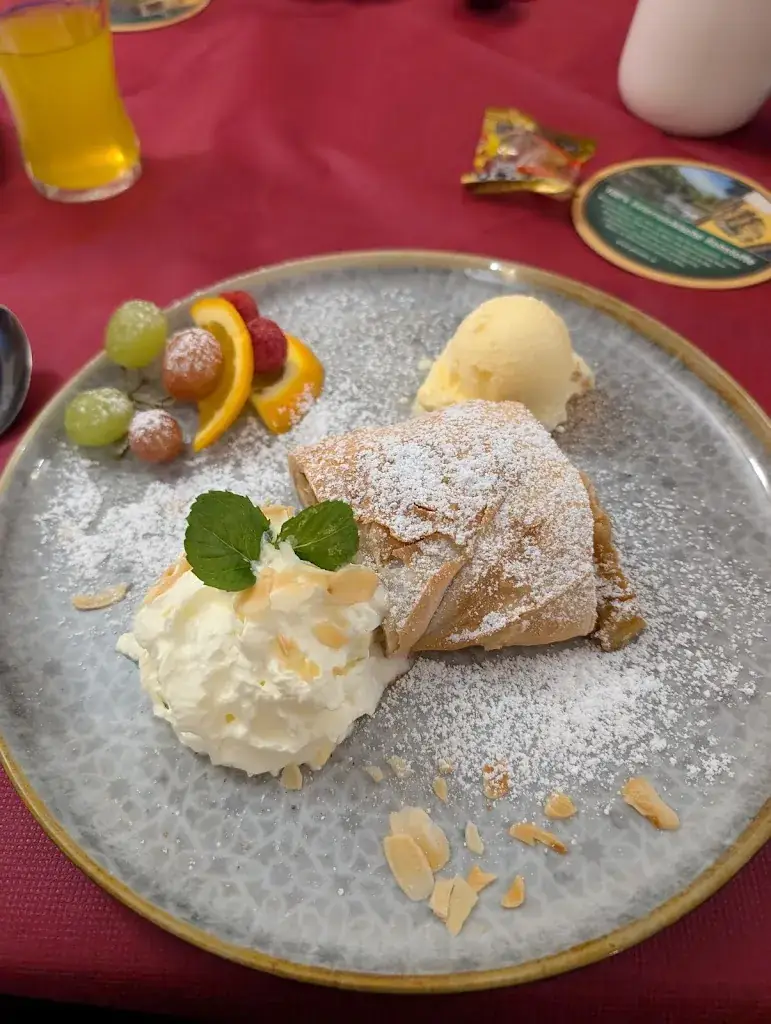 Mads Bolding_s'Bergbauern Wirtshaus_Kötschach_avis