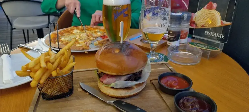 Moudrý zákazník ze Štatlu_Cafe Bar Haas Pizzeria_Bruckneudorf_avis