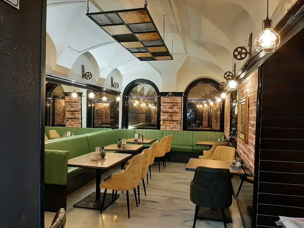 Cafe Bar Haas Pizzeria_Bruckneudorf_slider_image_1