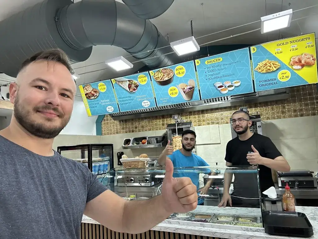 Robert-Ionuț Stoicescu_By Musty Kebab Falafel_Bruckneudorf_review