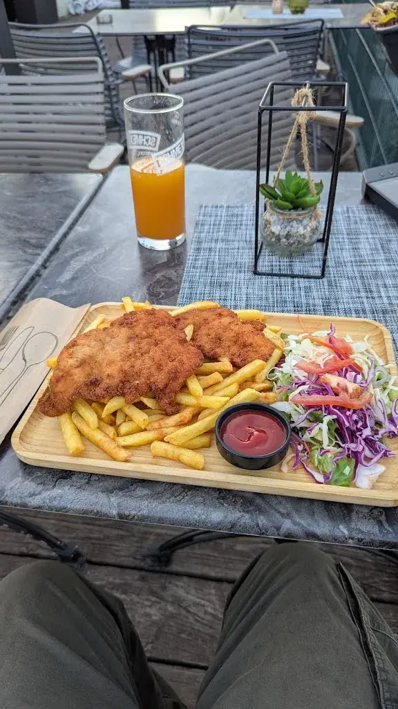 Danial Hawari_Tony's Restaurant & Lounge_Krems_review