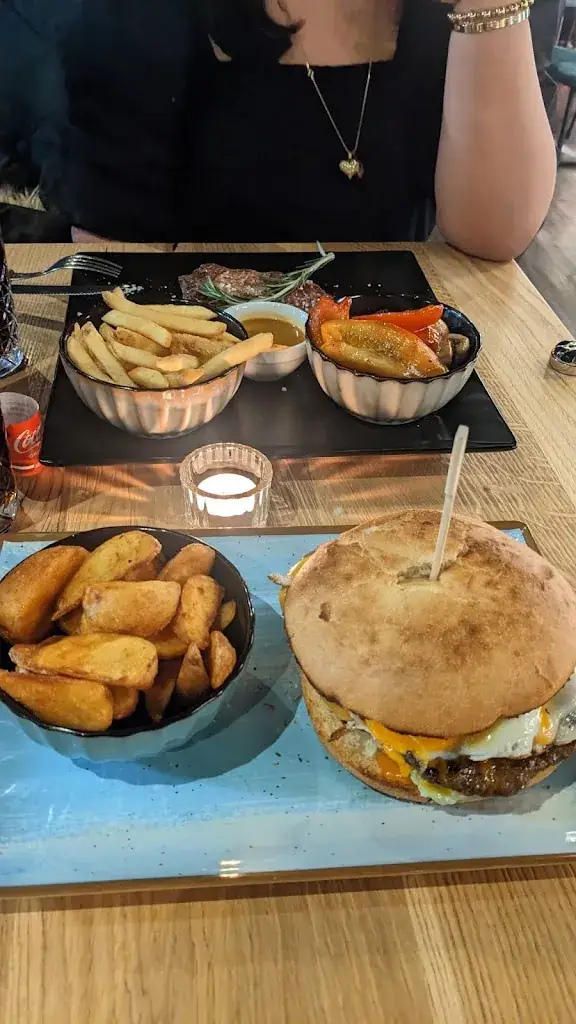 Tin Avanceña_Hailey’s - MEET & EAT_Krems_avis