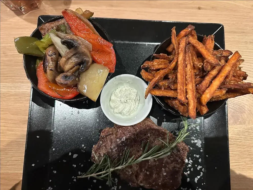 Merari Rojas Vergara_Hailey’s - MEET & EAT_Krems_avis