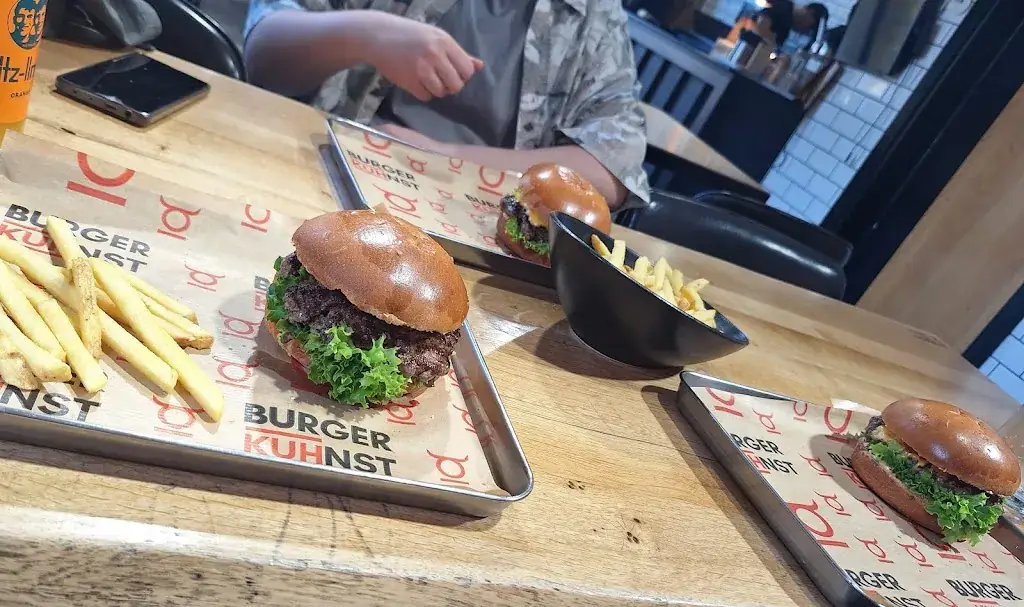 idk_ random_BurgerKUHnst Krems_Krems_avis