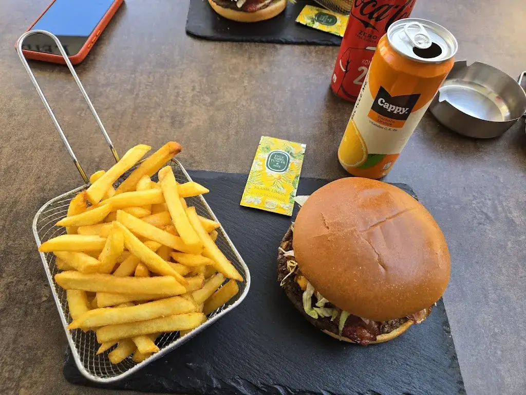 Josef Engert_Happy Eat_Bruckneudorf_avis