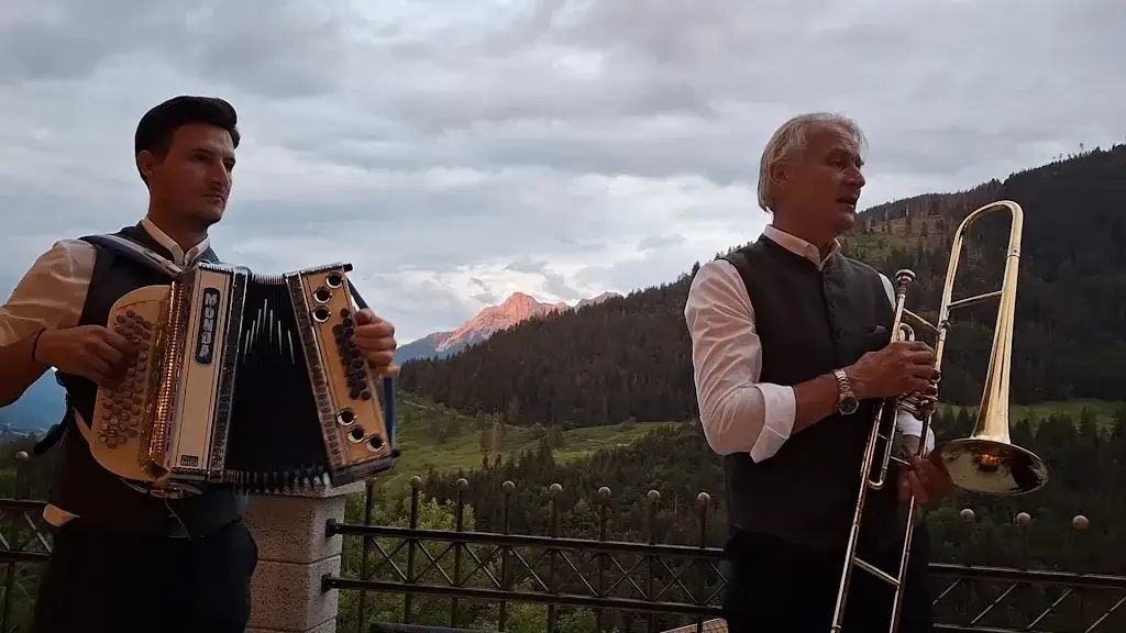 Kuno the Saxon_Alpenhotel Wanderniki_Lesachtal_avis