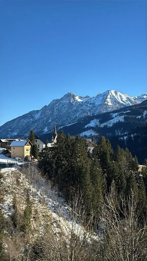 Revilo Remllov_Das kleine Berghotel_Lesachtal_recensione