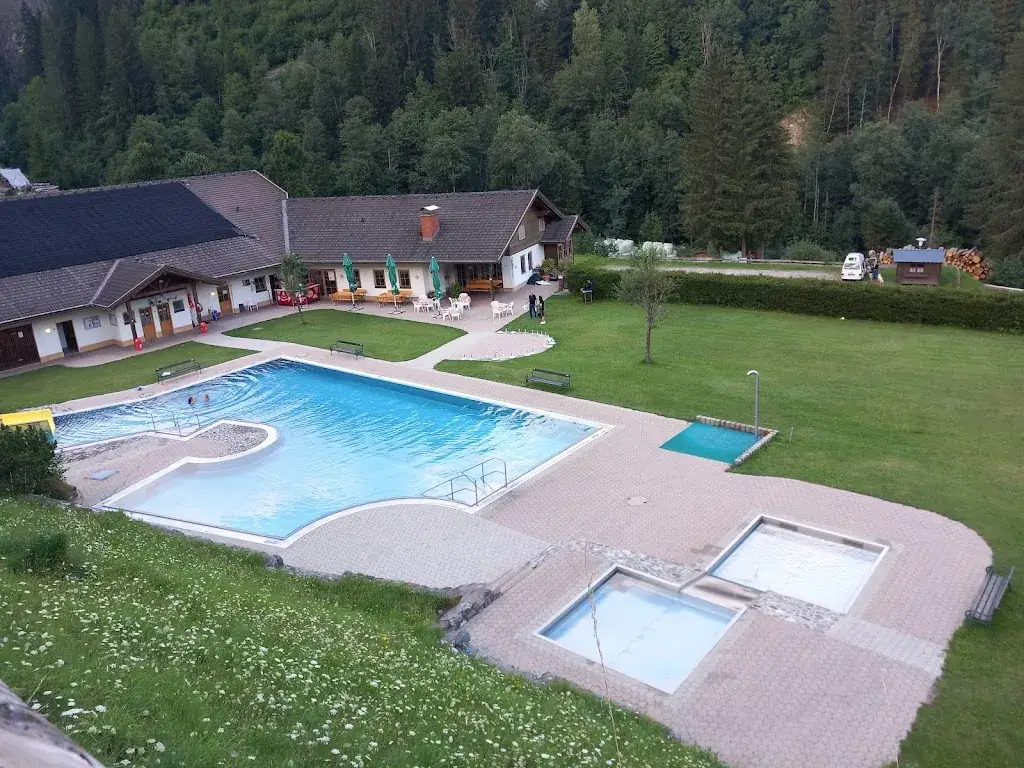 Ines Tehrani_Das kleine Berghotel_Lesachtal_recensione