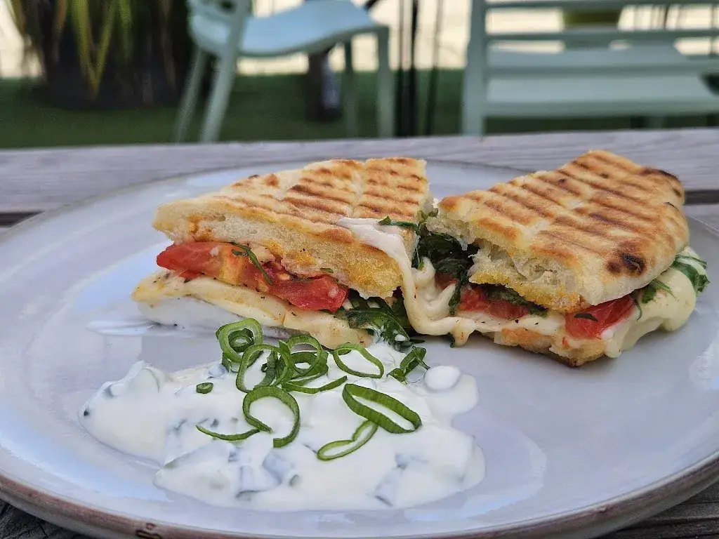 Daniel Bodo_Café Bistro Flaschenpost_Maria Wörth_avis