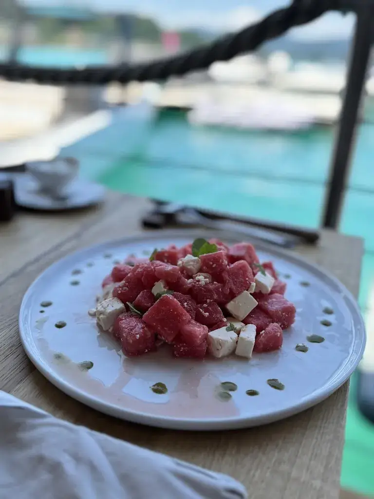 Birgit GRÜN_SEE.STERN - Restaurant & Lounge_Maria Wörth_avis