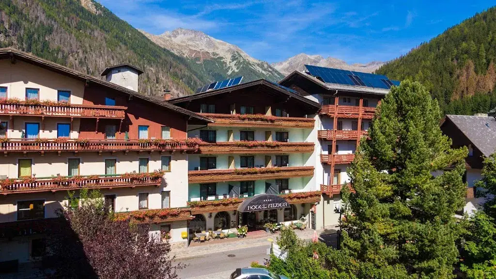 Ferienhotel Alber ristorante a Mallnitz