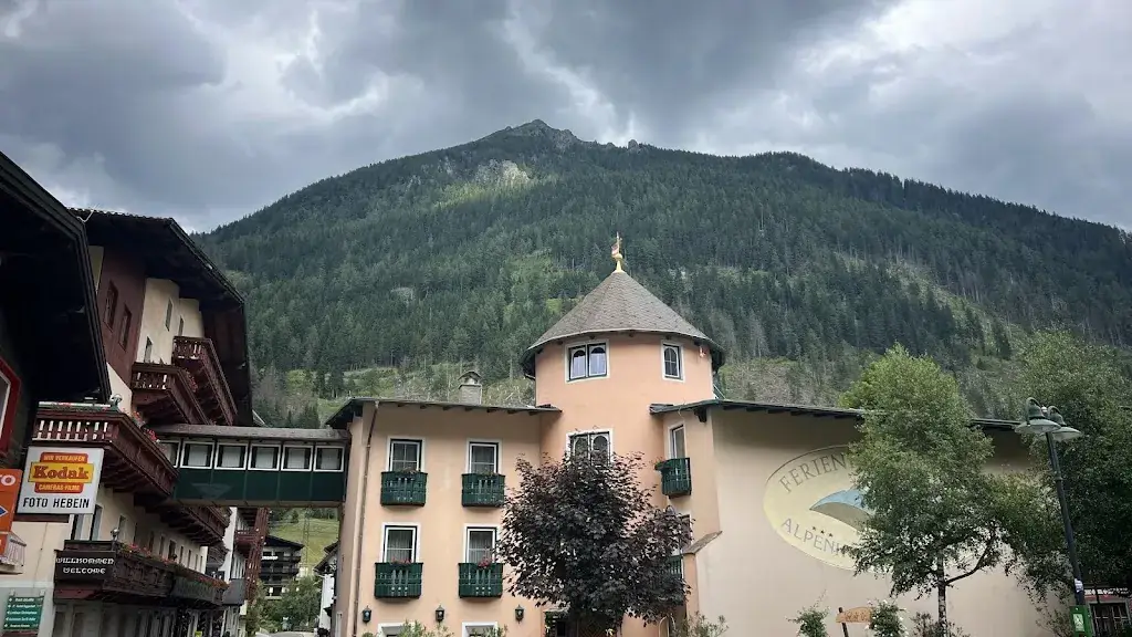 Almstube Restaurant_Mallnitz_slider_image_3