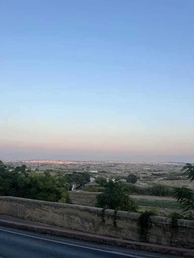 Calum Slater_The Fork and Cork Restaurant_Malta_avis