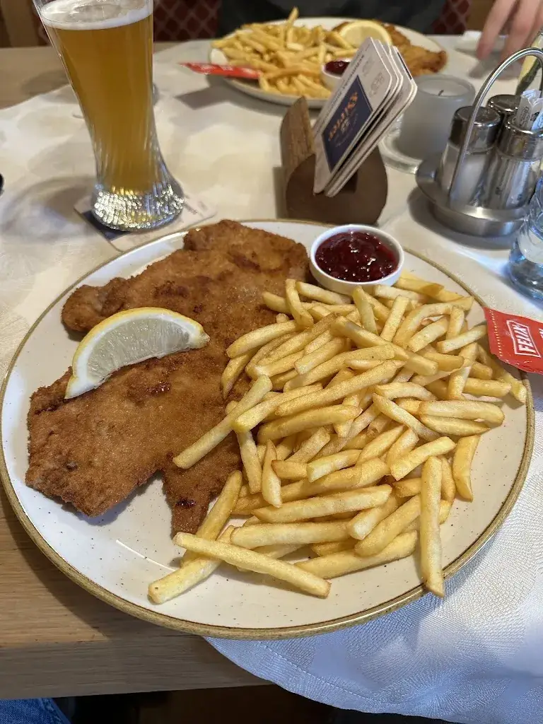 Jakub Hynar_Taverne in der Schön_Micheldorf_review