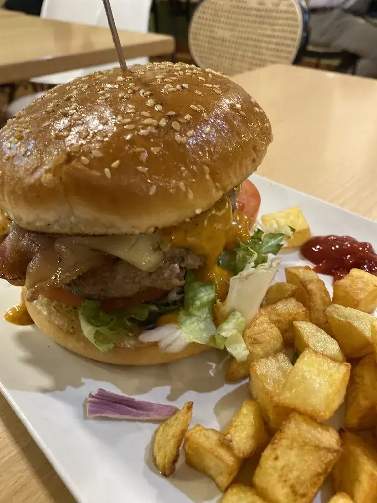 Cervecería - Restaurante Bustos_Deutsch Jahrndorf_slider_image_3