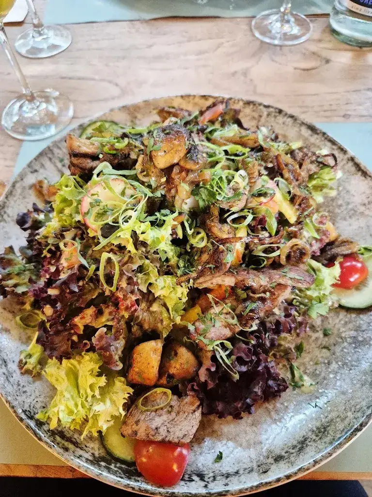 Sabrina_Forsthaus Neuhaus_Neuhaus_avis