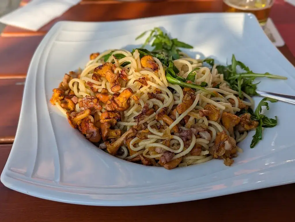 Manfred Wisniewski_Thomas Bernreiter Gasthaus Innblick - Haus des Gastes_Neuhaus_avis