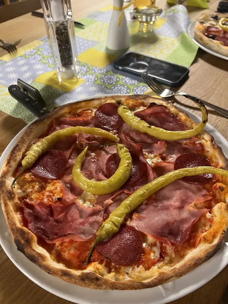 Andreea Delia_Thomas Bernreiter Gasthaus Innblick - Haus des Gastes_Neuhaus_avis