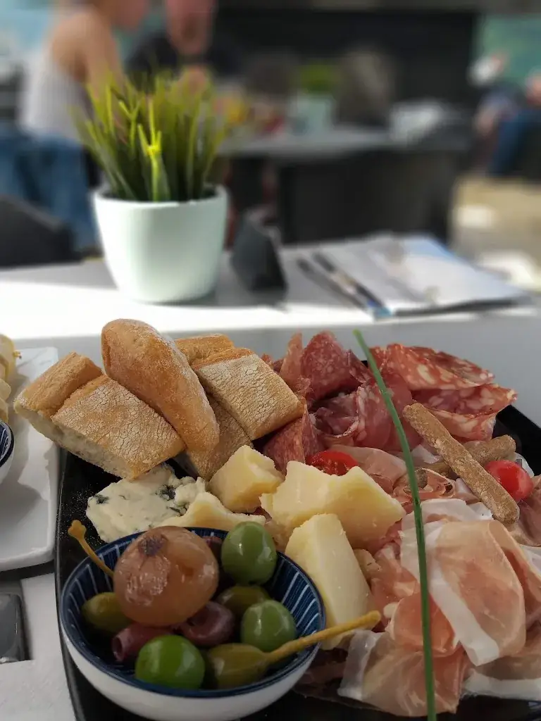 Menu_Kap 4613 - Die Pyramide und Terrasse im Millstätter See_Obermillstatt_image_8