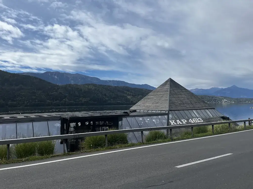 Pepijn V. (Peppie)_Kap 4613 - Die Pyramide und Terrasse im Millstätter See_Obermillstatt_avis