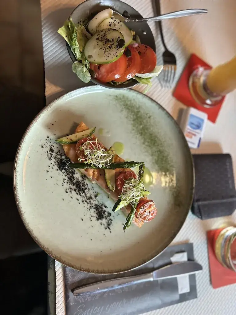 Kristóf Bán_May's Apartments & Restaurant_Obervellach_avis