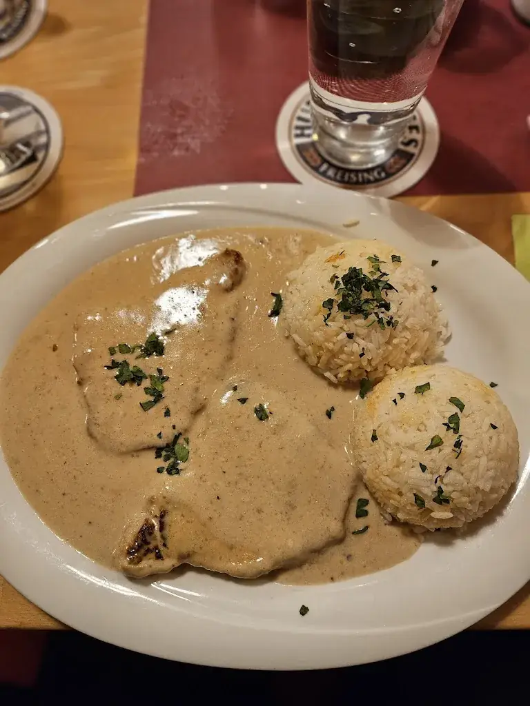 C. Weiss_TSV Sportgastätte_Moosburg_avis