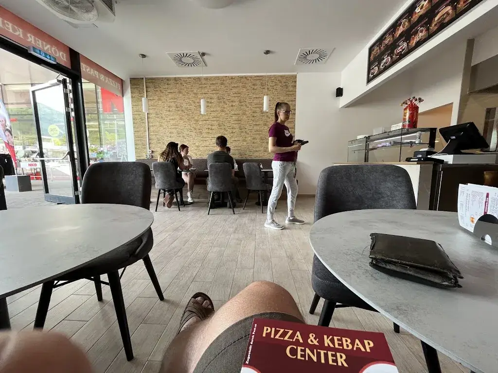 Lucas Gregori_KEBAP PIZZA CENTER_Radenthein_avis