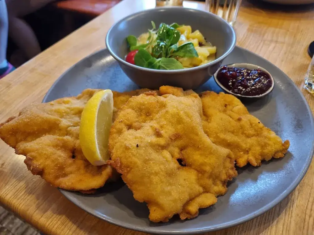 Maciej Kisiel_SIXTA_Reding_avis