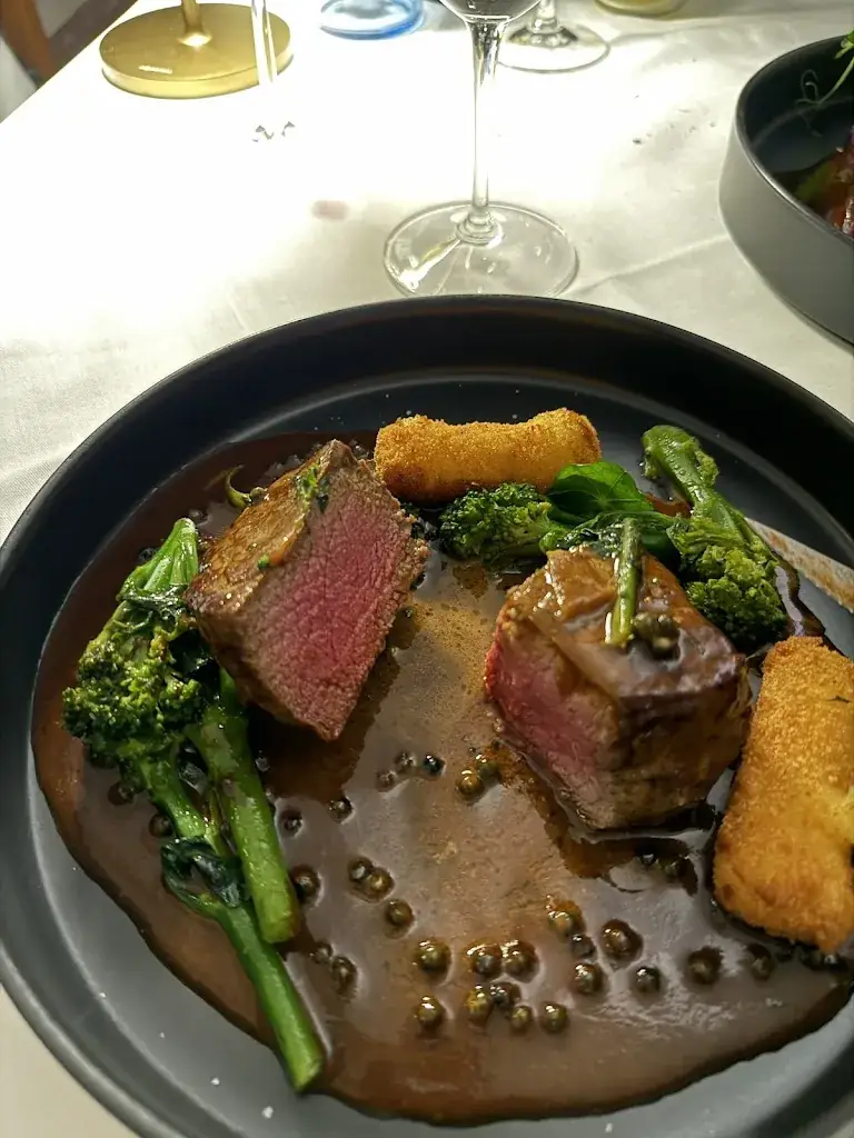 Corneliu Olaru_ef16 Restaurant Weinbar_Reding_review