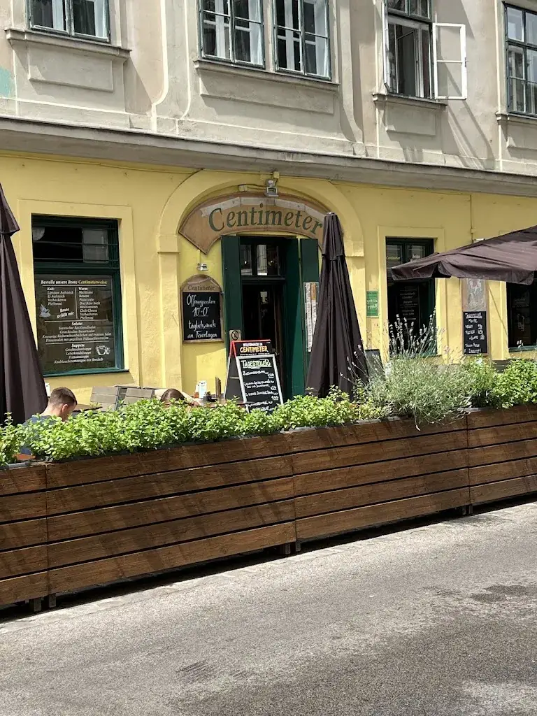 Oleksandr Lastovetsky_Centimeter beim Rathaus_Reding_review