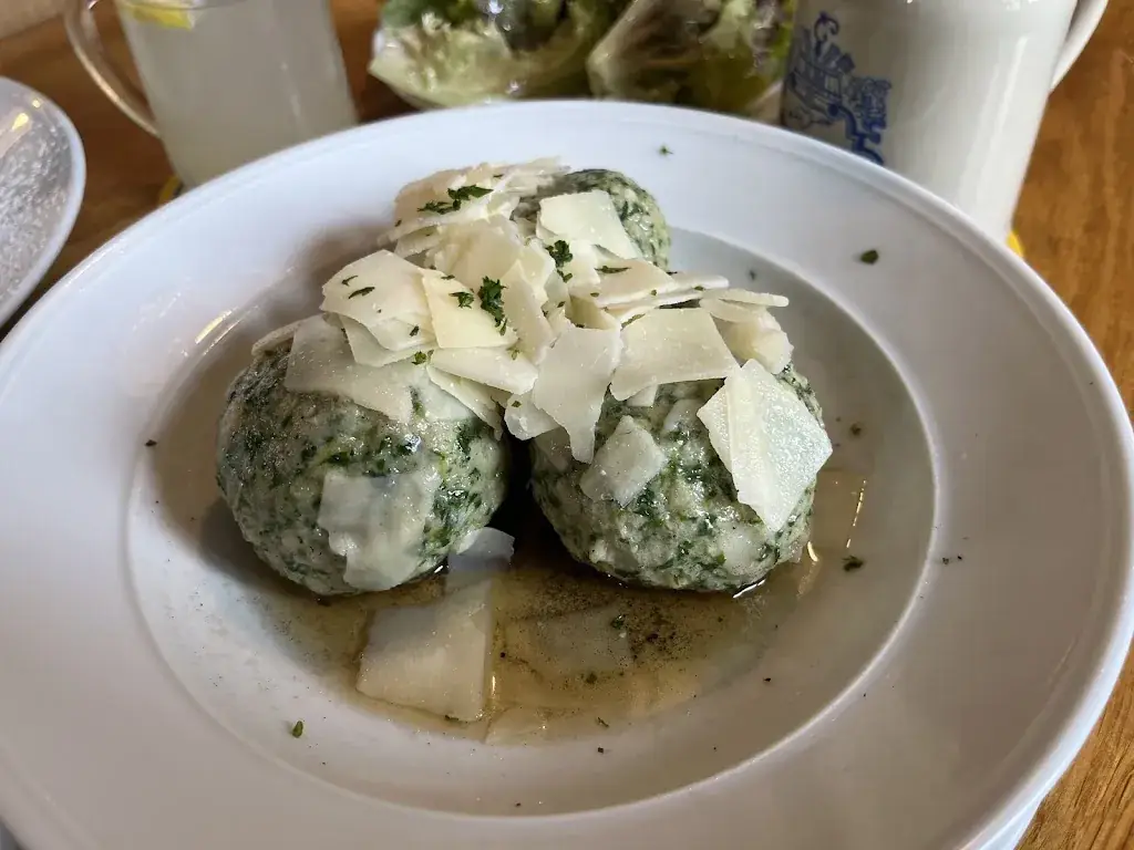 Siew Hui Fong_Bärenwirt_Reding_avis