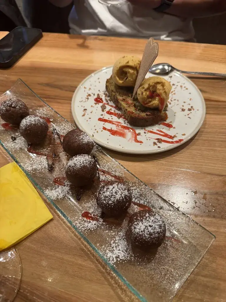 Madeleine Casanova_Casco Viejo_Niederdorf_recensione