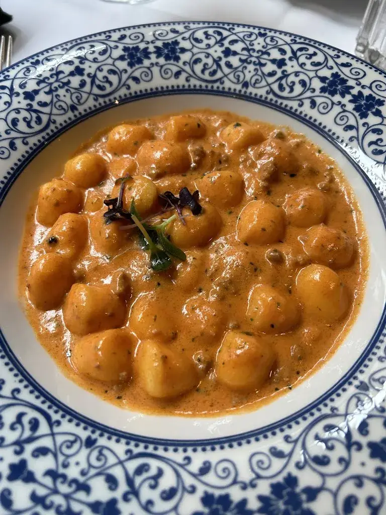 Tan Wen Xin_Ristorante Toscano_Niederdorf_avis