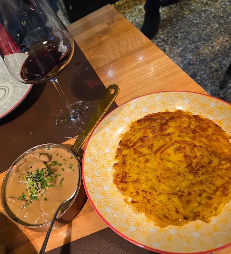 Megan Andrews_AuGust_Niederdorf_avis