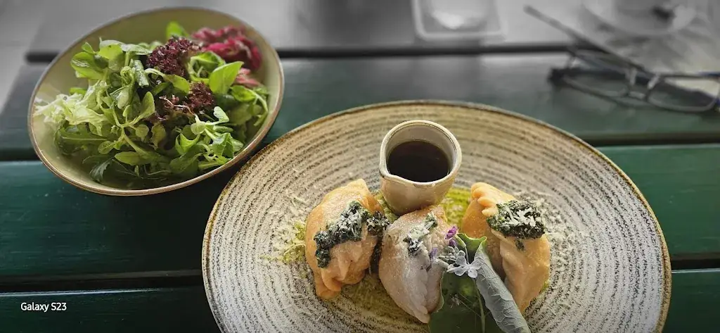 Peter Krankus_Falle - Country Inn_Rosegg_avis