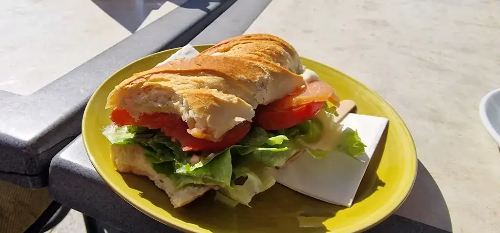 Christopher-Daniel “bagalutenGregor” Gregorczyk_Restaurant Seecafe_Reichenau_avis