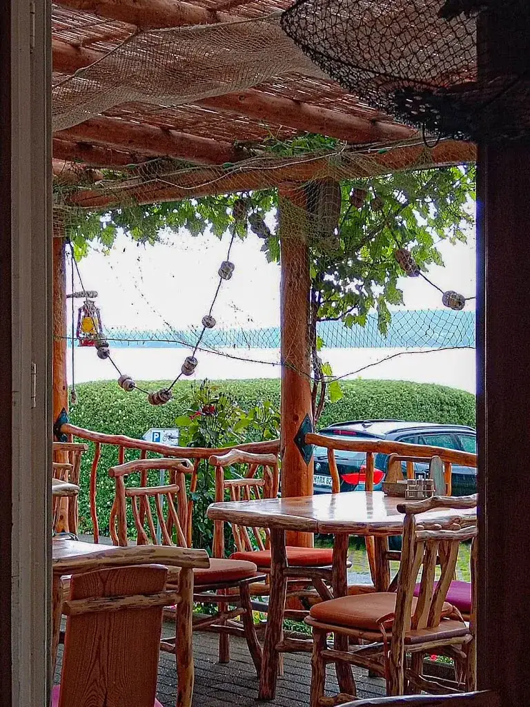 tinaa.d_Georg's Fischerhütte Fischrestaurant_Reichenau_avis