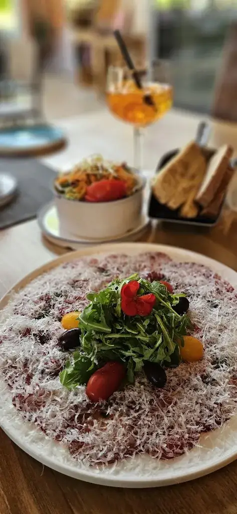 Mark Fihl-Jensen_Francobollo. Restaurant & Pizza_Sankt Jakob im Rosental_avis