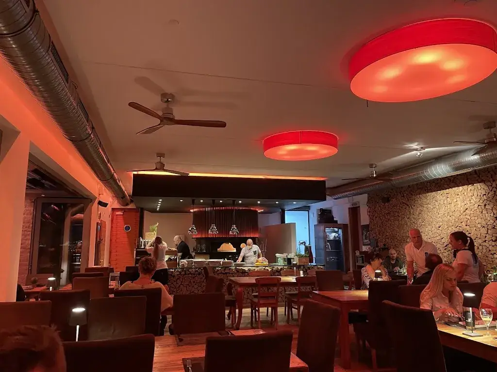 Francobollo. Restaurant & Pizza restaurant à Sankt Jakob im Rosental