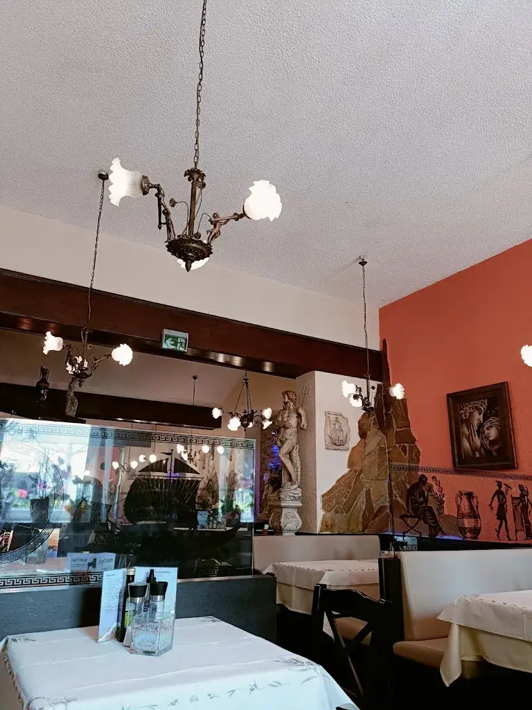 Yoon H_Santorini Taverne_Sankt Veit an der Glan_avis