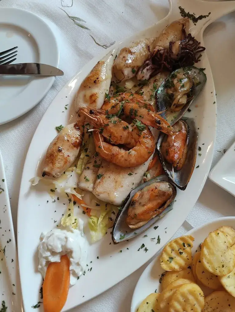 Minnie M_Santorini Taverne_Sankt Veit an der Glan_avis