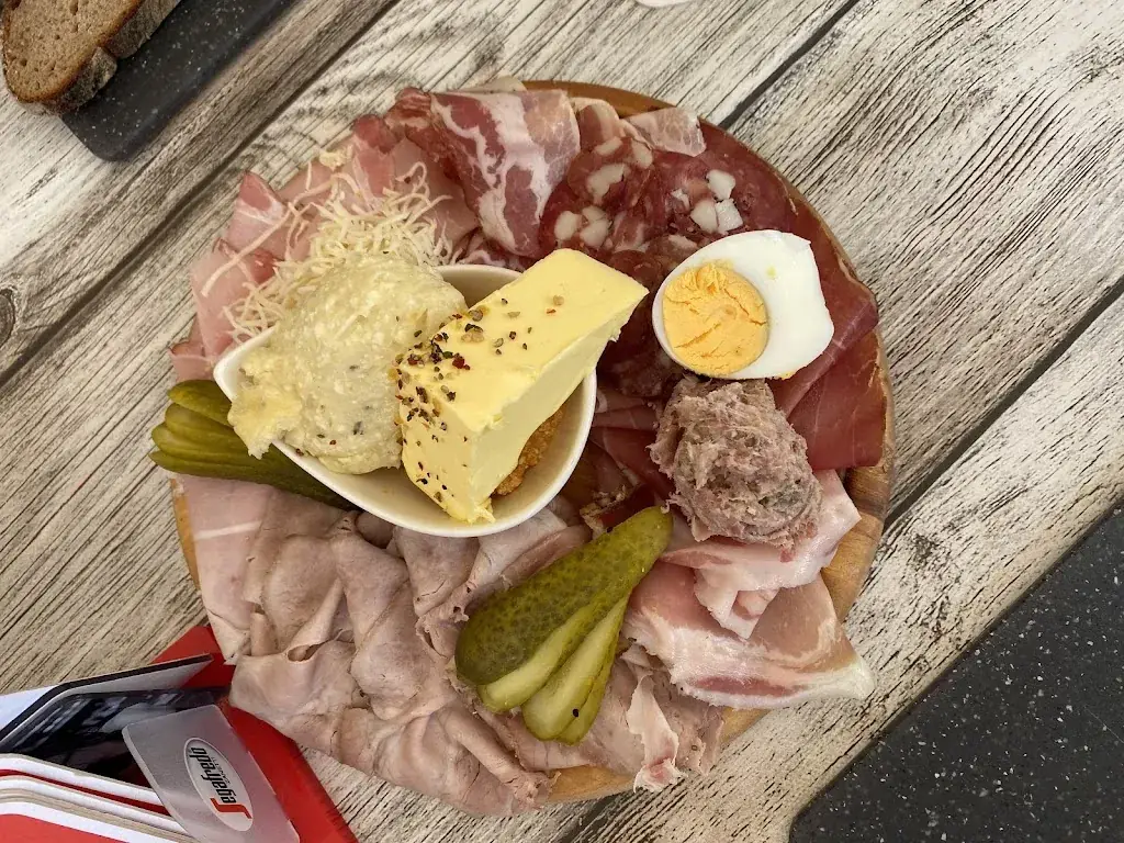 Gerhard Petschenig_Radlerstop St Veit_Sankt Veit an der Glan District_avis