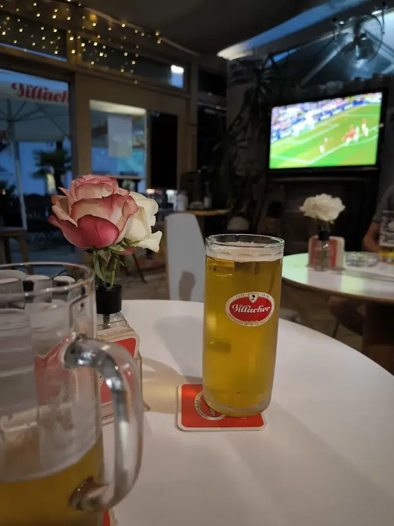 Maciek Bialik_Platzhirsch_Schiefling am See_avis