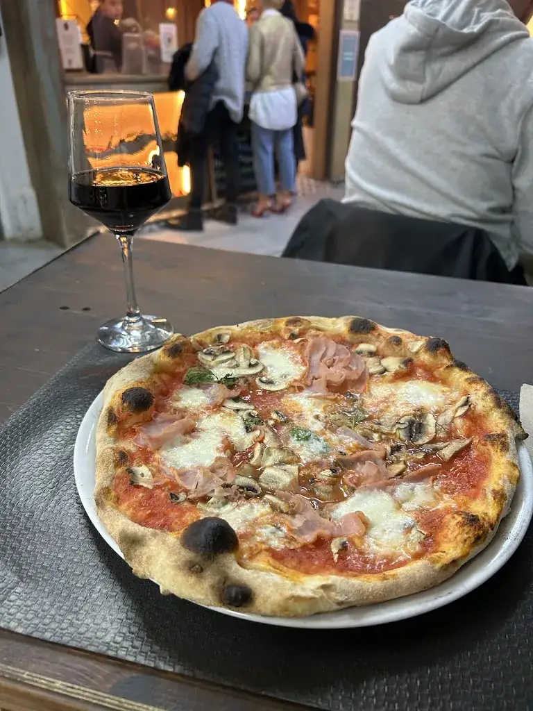 Carlos Jozala_Fiaschetteria La Saletta_Stall_avis